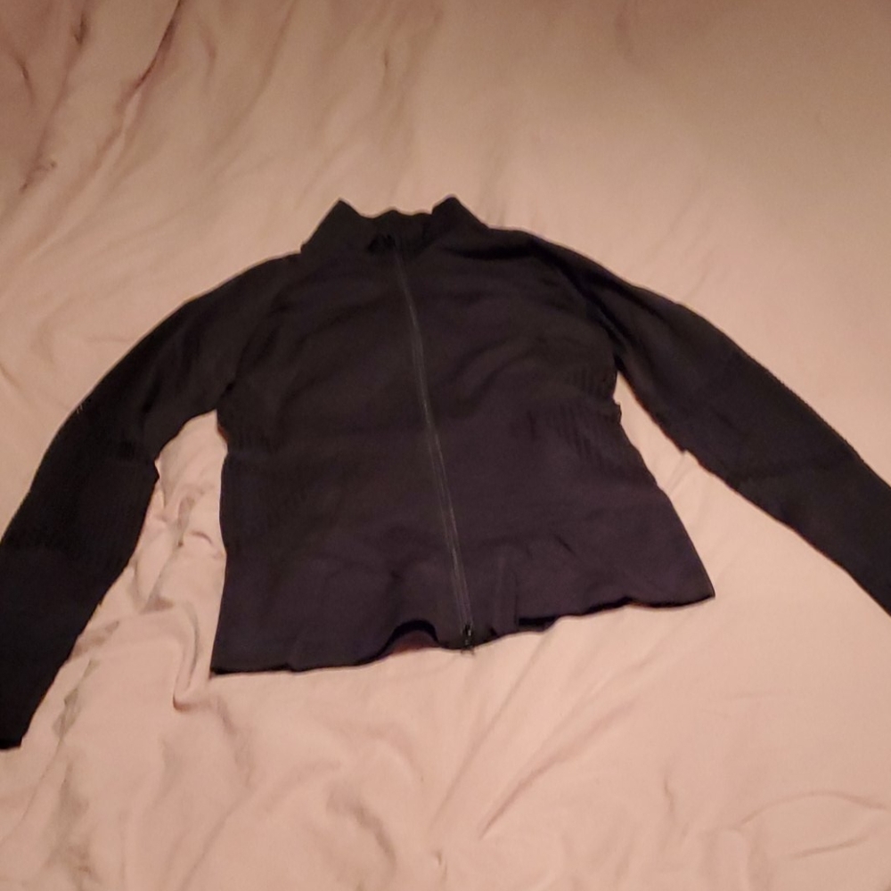 Black long-sleeved zippup